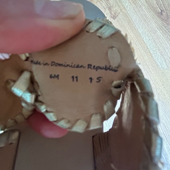 Never worn, Jack Rogers gold and cream linen Lauren sandal! - Picture 4 of 5